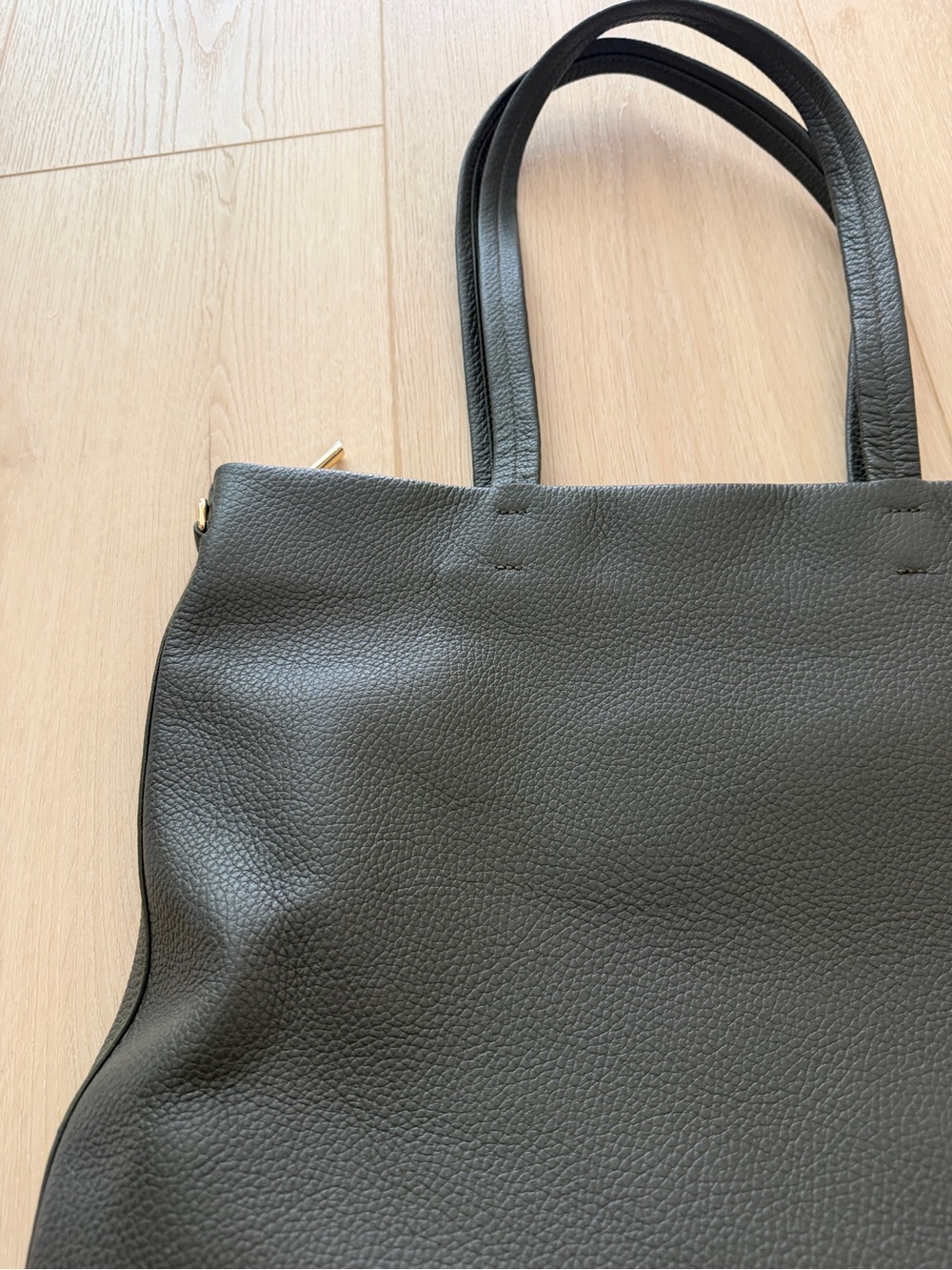 Cuyana tall easy zipper tote in dark olive - Picture 5 of 8